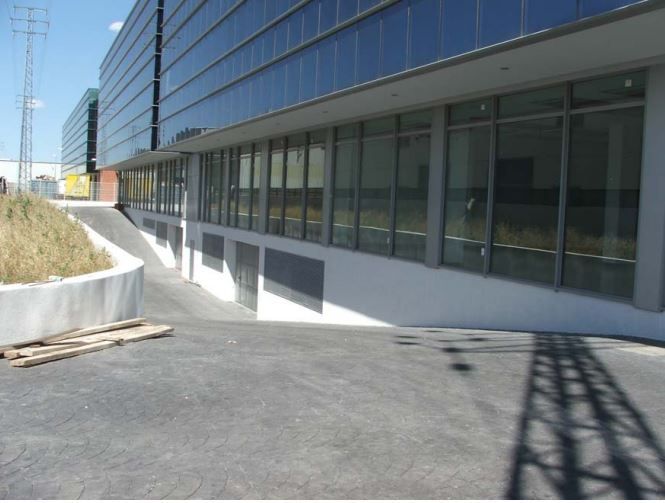 Außenansicht von Gebaude zur Miete in Cabanillas del Campo