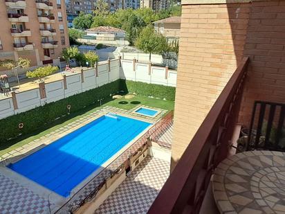 Piscina de Dúplex en venda en  Jaén Capital amb Aire condicionat, Calefacció i Terrassa