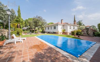 Jardí de Casa o xalet en venda en Valdemorillo amb Aire condicionat, Terrassa i Piscina