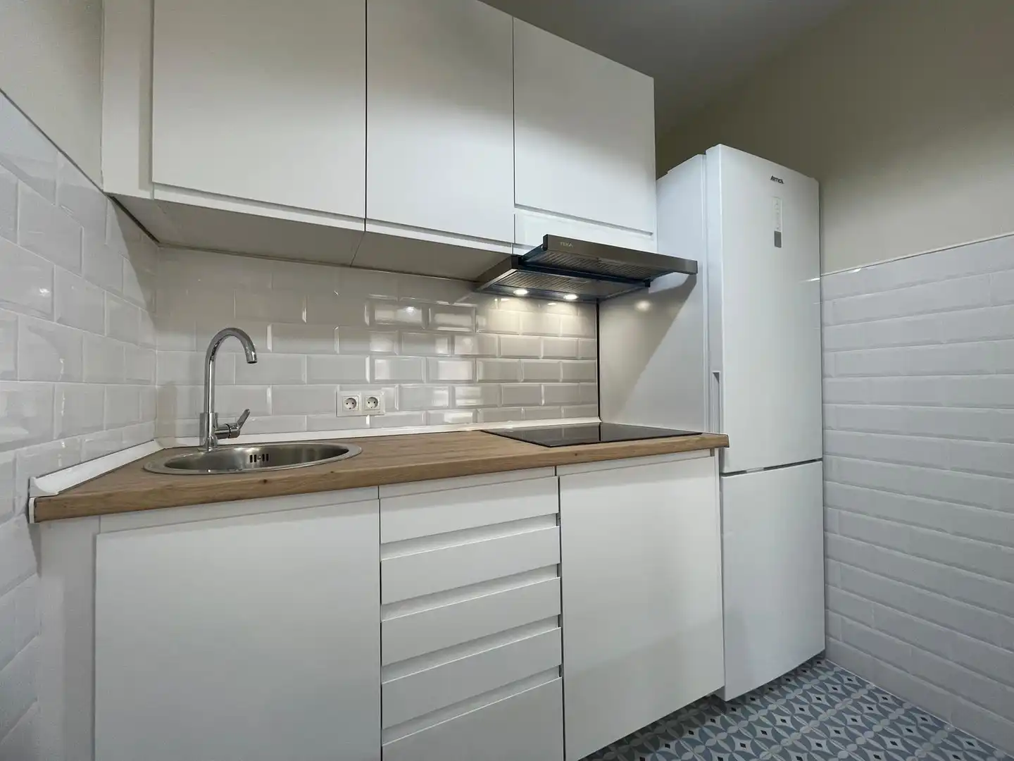 Habitación en CLAVELES, Zona Alta