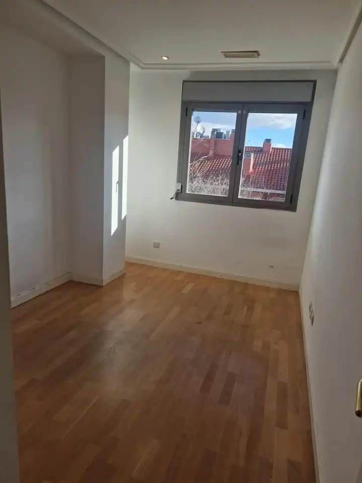 Dormitori de Pis en venda en  Madrid Capital amb Aire condicionat, Calefacció i Terrassa