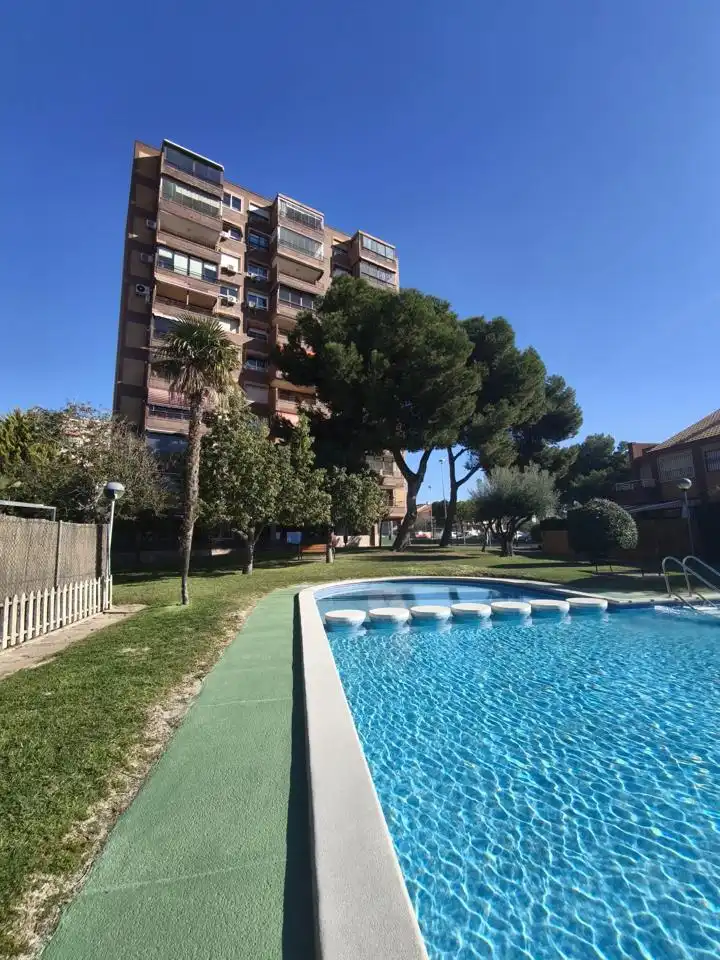 Piscina de Pis en venda en Alicante / Alacant amb Aire condicionat, Calefacció i Terrassa