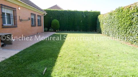 Foto 2 de Casa adosada en venta en Avenida de la Cruz Roja, Alcázar de San Juan, Ciudad Real
