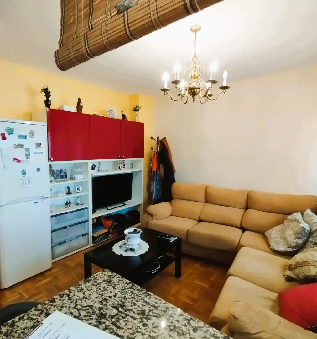 Sala de estar de Piso en venta en Avilés con Calefacción, Parquet y Trastero