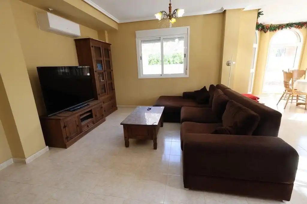 Sala d'estar de Casa adosada en venda en Rojales amb Aire condicionat, Jardí privat i Terrassa