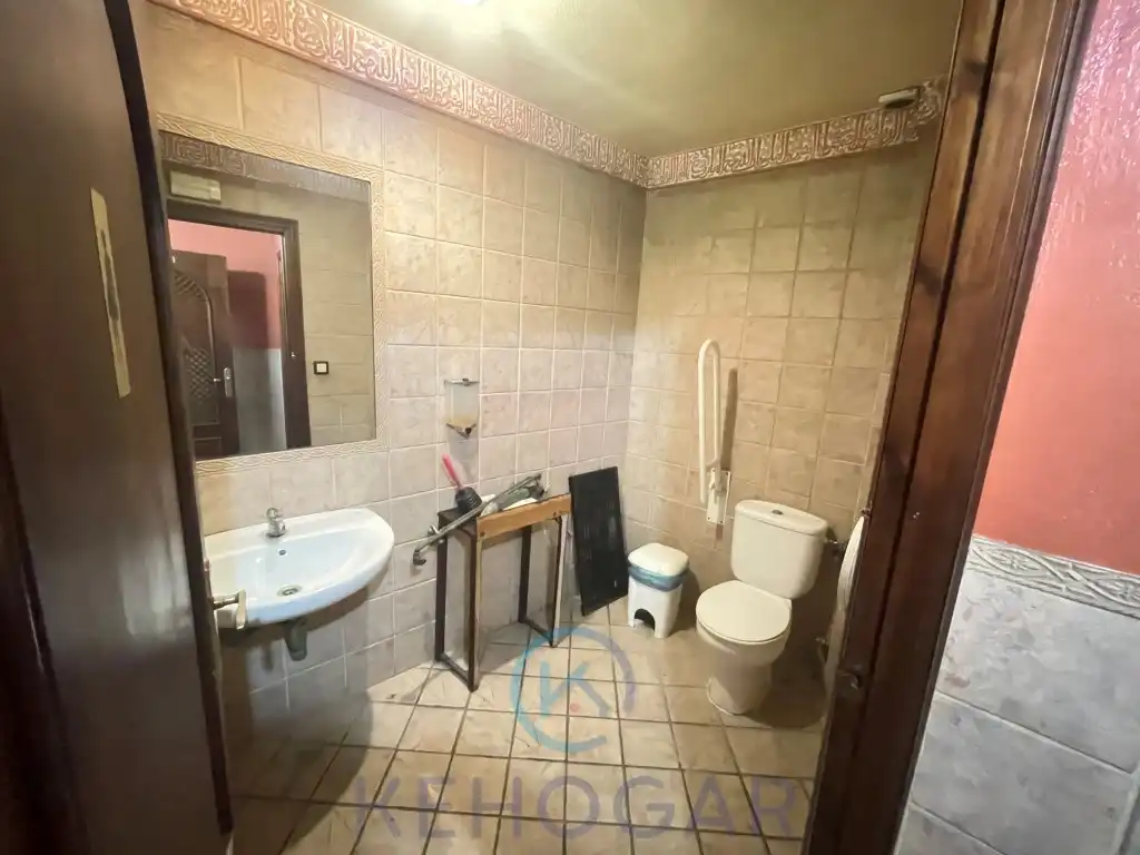 Badezimmer von Geschaftsraum zum Verkauf in Montequinto