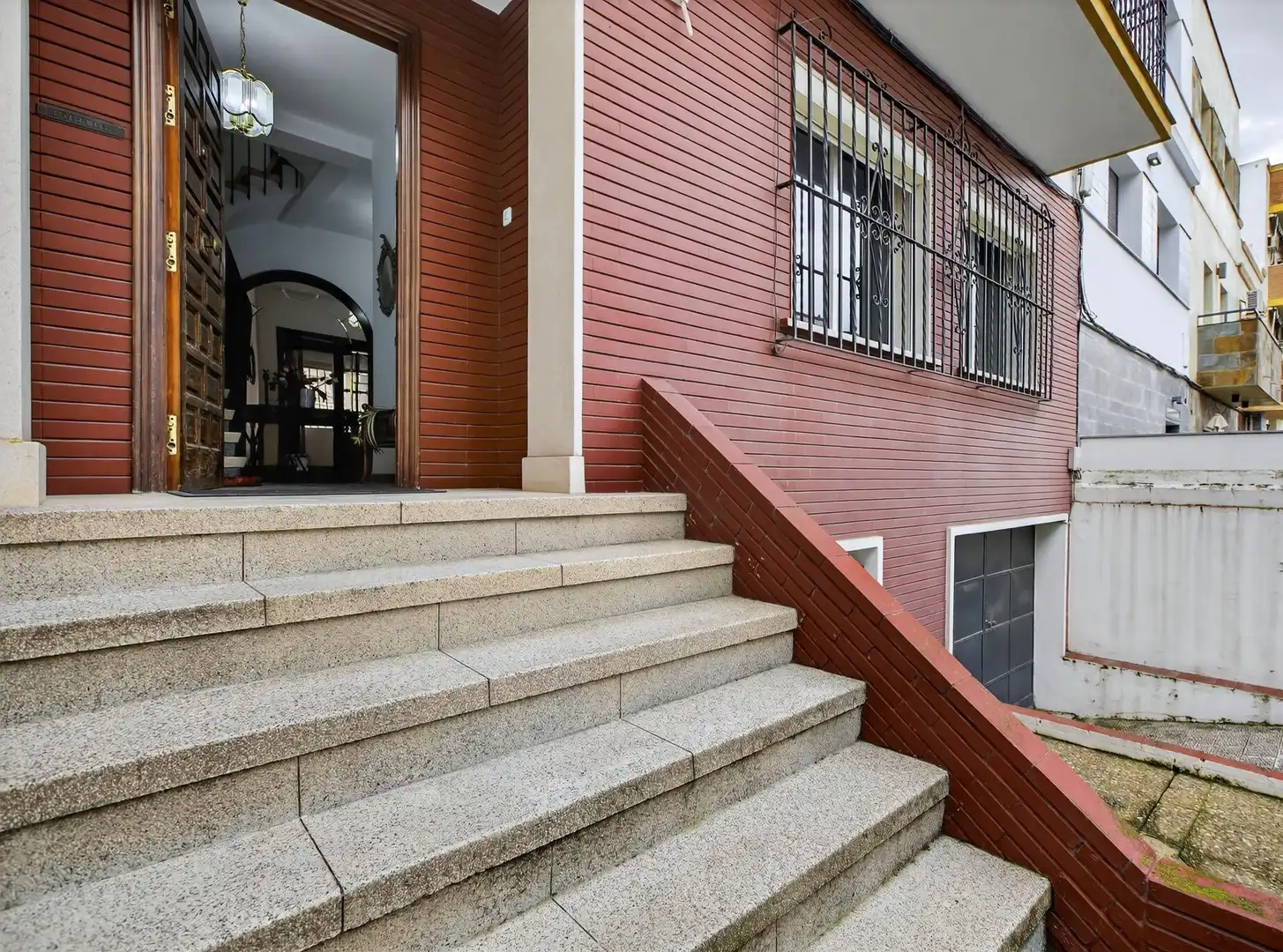 Houses for sale in Sevilla  with Air Conditioner, Terrace and Balcony