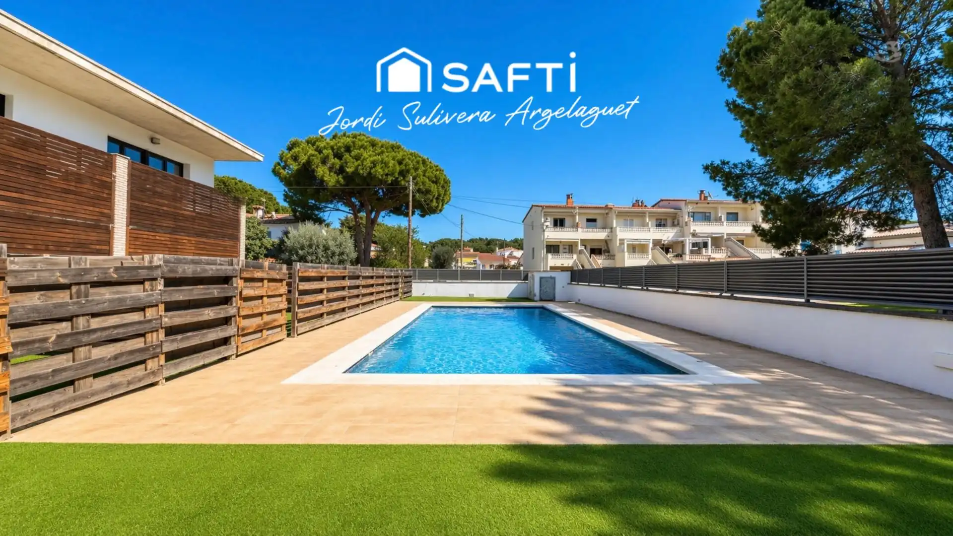 Piscina de Casa adosada en venta en L'Escala con Aire acondicionado, Terraza y Balcón