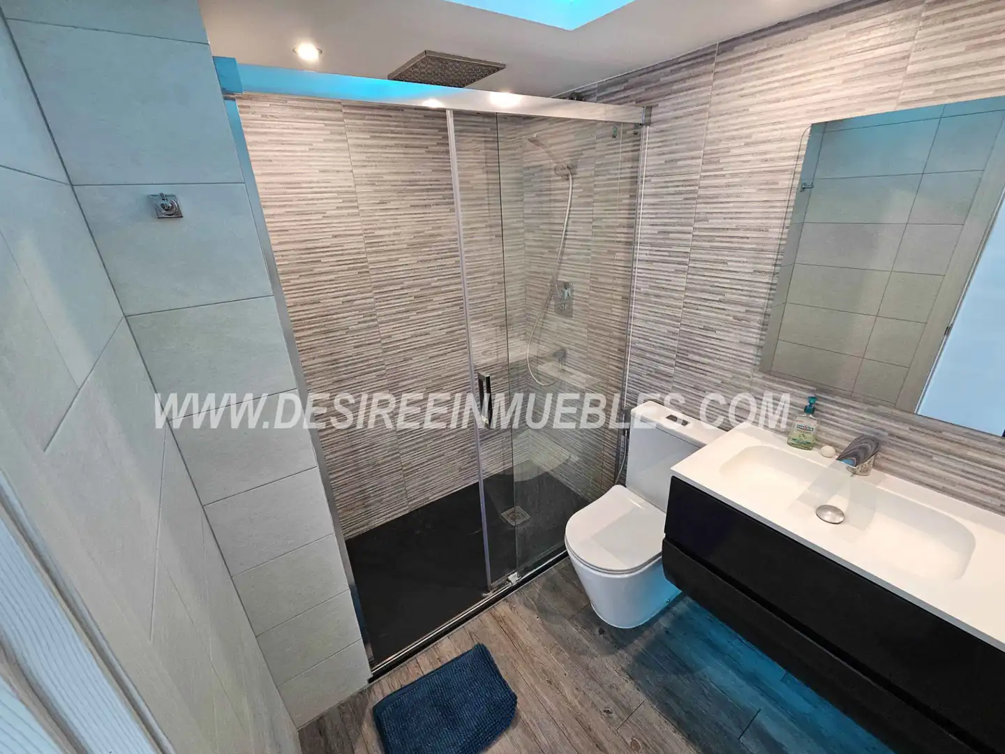 Baño de Piso en venta en Valencia con Aire acondicionado, Calefacción y Terraza