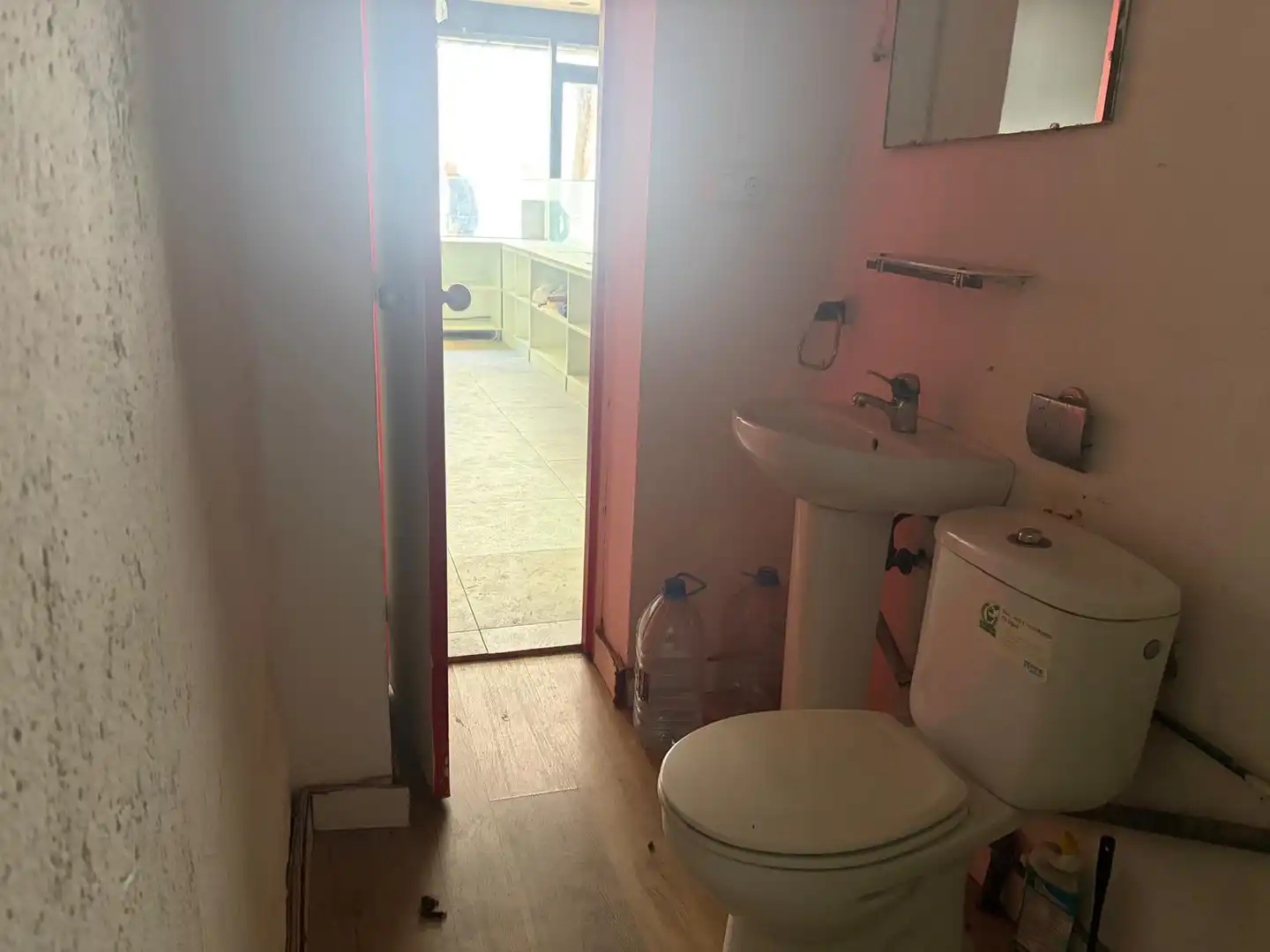 Bany de Local en venda en L'Hospitalet de Llobregat amb Alarma