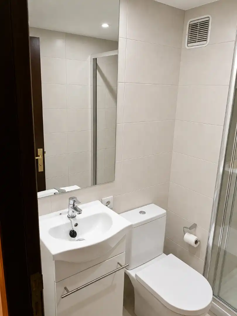 Badezimmer von Wohnung zur Miete in Majadahonda mit Klimaanlage, Heizung und Parkett