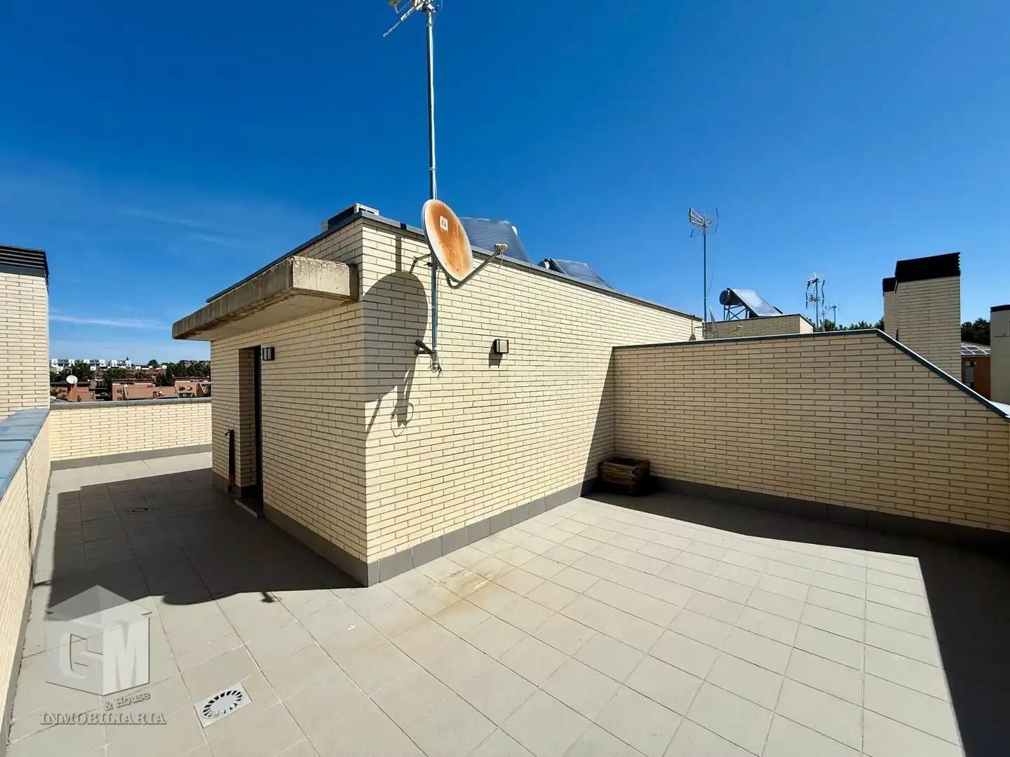 Terrasse von Einfamilien-Reihenhaus zum Verkauf in Arroyomolinos (Madrid) mit Klimaanlage, Heizung und Privatgarten