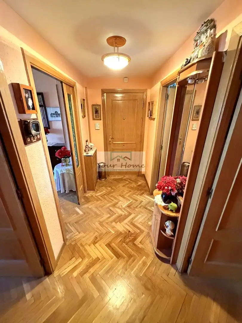 Wohnung zum Verkauf in Madrid mit Heizung, Parkett und Gemeinschaftspool