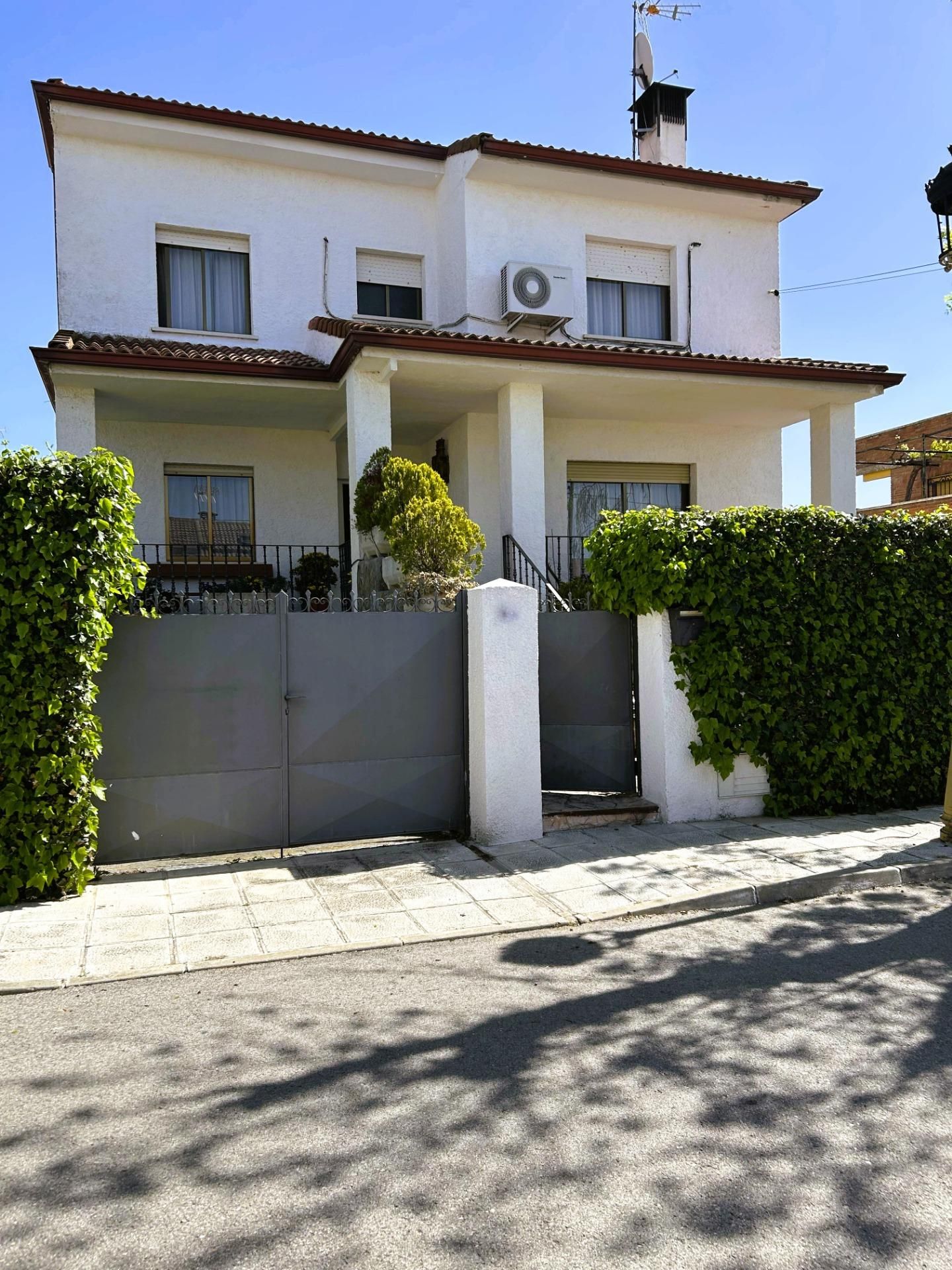 Vista exterior de Casa o xalet en venda en Alovera amb Aire condicionat, Calefacció i Jardí privat