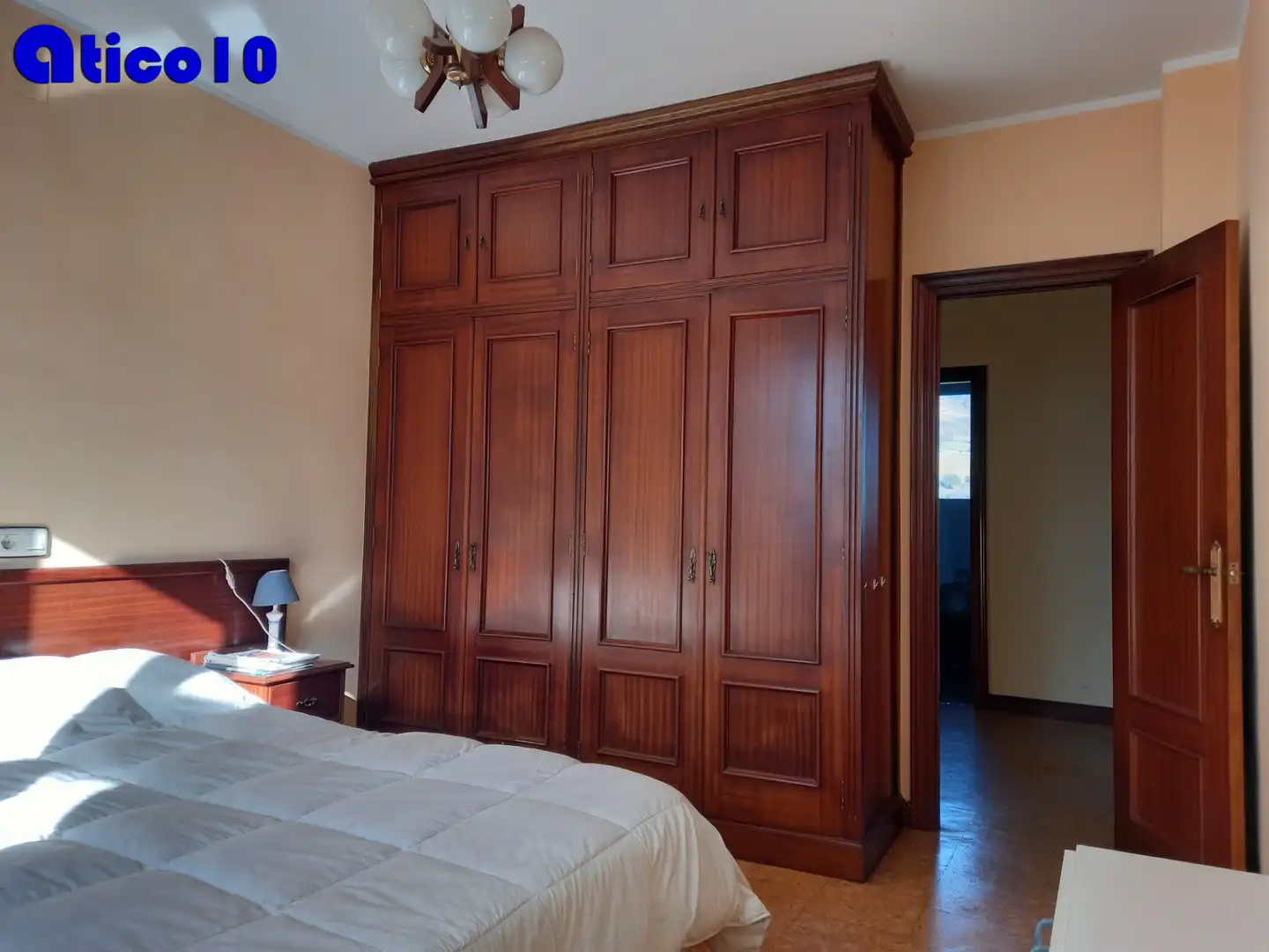 Schlafzimmer von Einfamilien-Reihenhaus zum Verkauf in Oviedo  mit Heizung, Privatgarten und Parkett