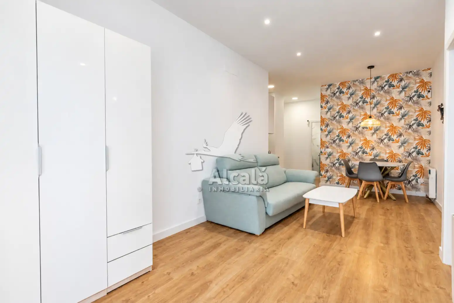 Living room of Flat for sale in Caballería Española