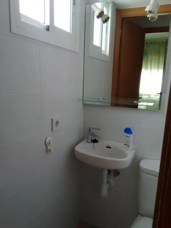 Bathroom of Flat for rent in Sevilla  with Air Conditioner and Furnished