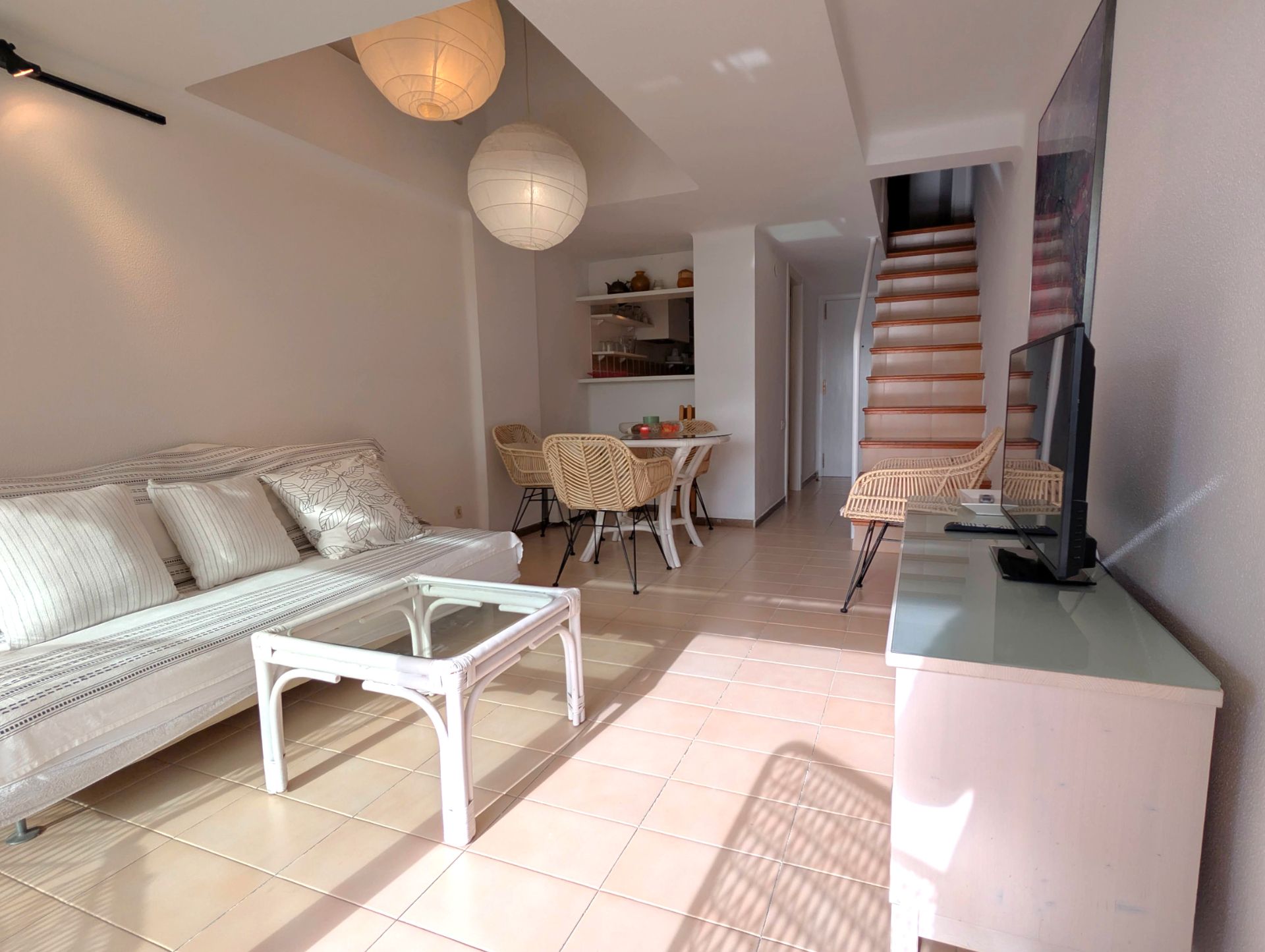 Sala d'estar de Apartament en venda en Castell d'Aro, Platja d'Aro i s'Agaró amb Terrassa, Moblat i Balcó