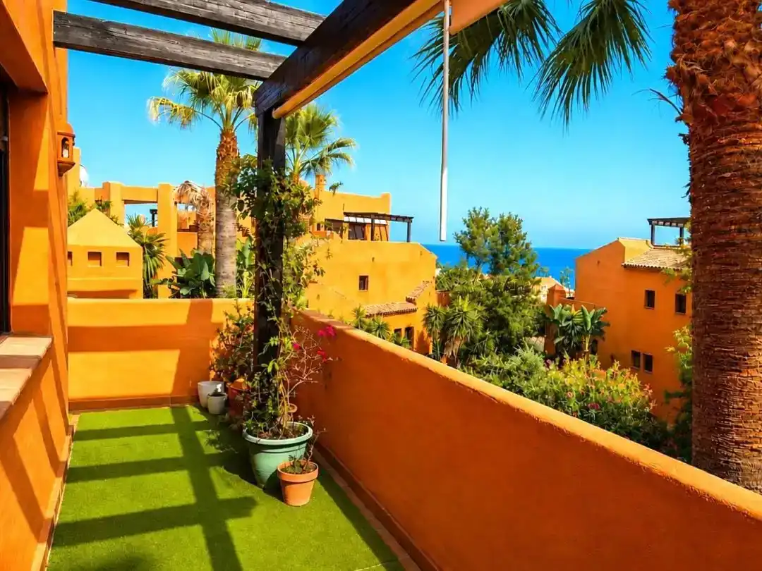 Vista exterior de Piso en venta en Estepona con Aire acondicionado, Piscina y Balcón