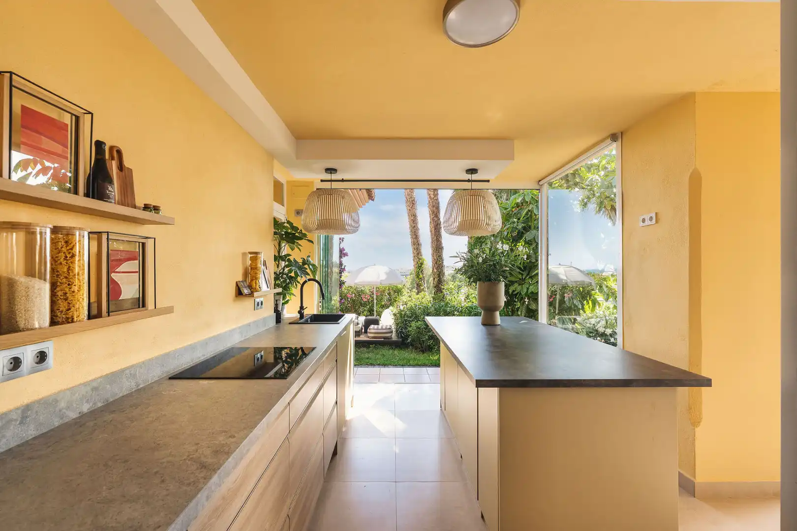 Bajo con piscina en venta en Nueva Andalucía, imagen 3