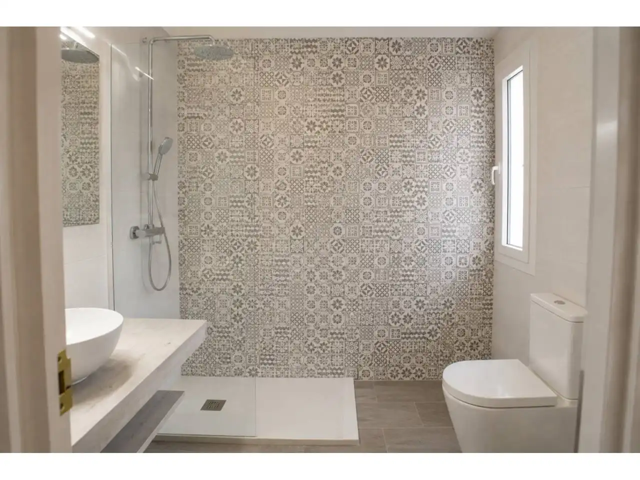 Baño de Piso en venta en Centelles con Calefacción, Terraza y Balcón