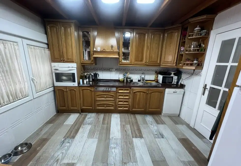 Cuina de Casa o xalet en venda en Monachil amb Aire condicionat, Terrassa i Piscina