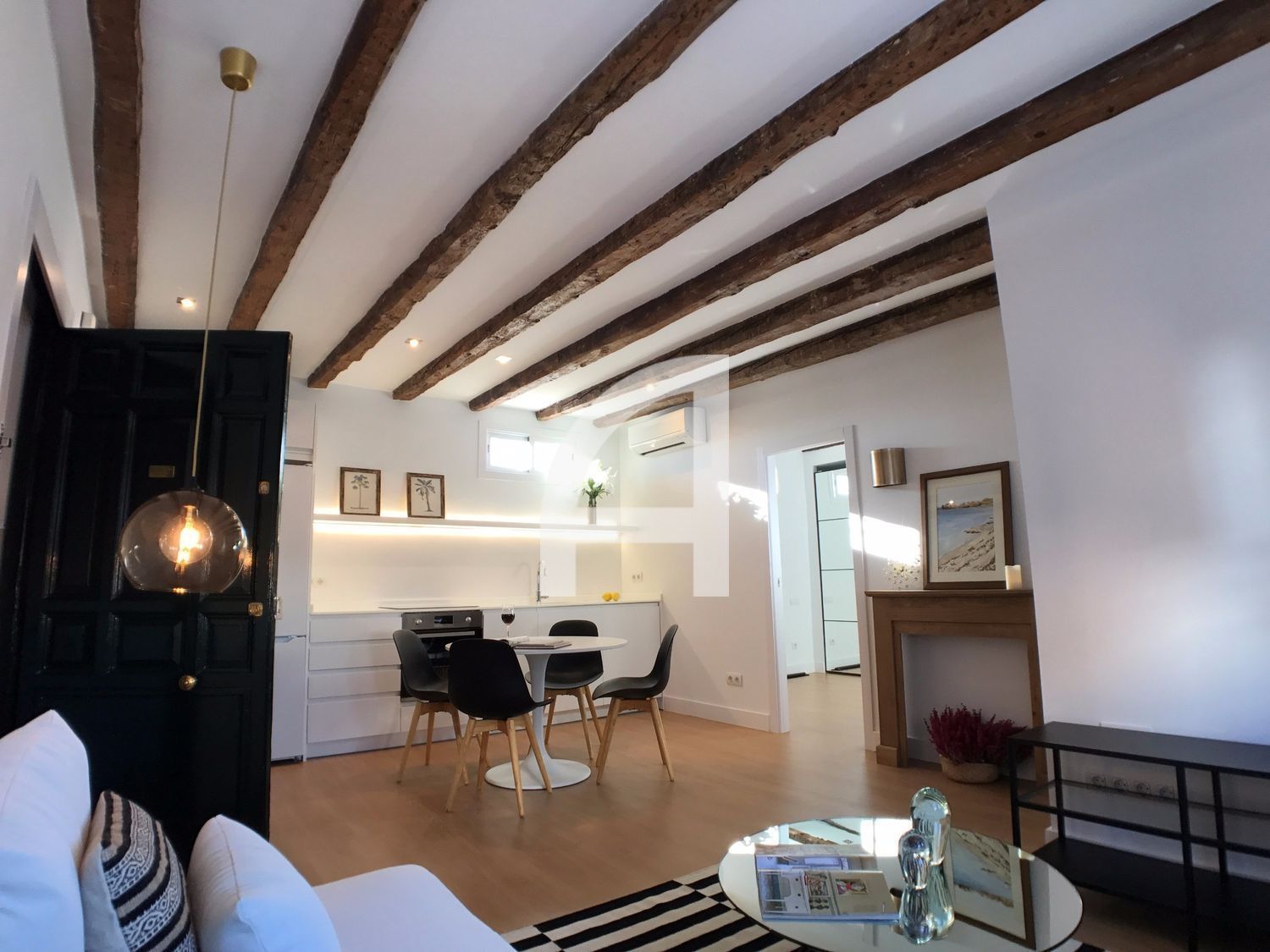 Living room of Flat to rent in  Madrid Capital  with Air Conditioner, Heating and Furnished