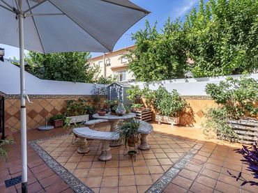 Casa a schiera con balcone in vendita a Calle de Jerónimo de Rueda 34