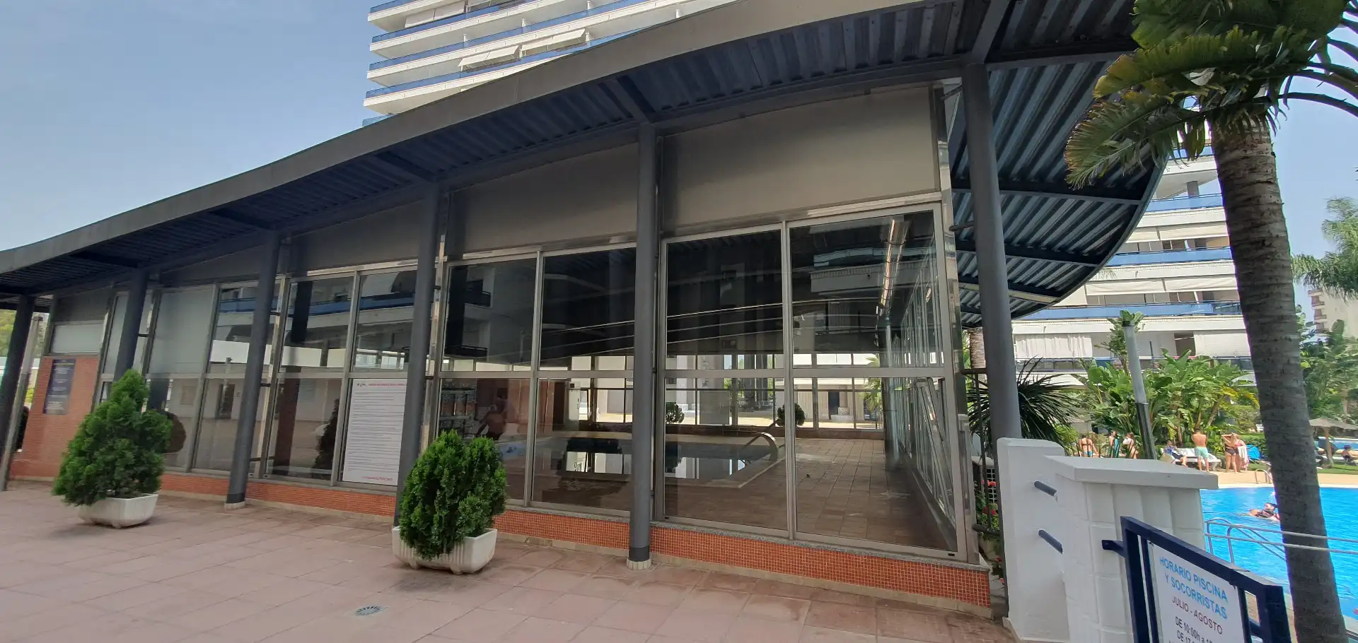 Vista exterior de Apartament de lloguer en Gandia amb Aire condicionat, Calefacció i Jardí privat