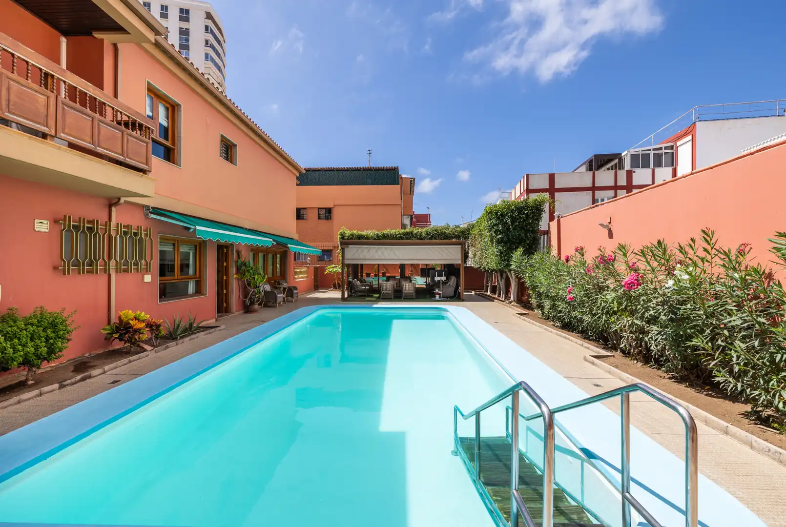 Piscina de Casa o xalet en venda en Las Palmas de Gran Canaria amb Aire condicionat, Jardí privat i Terrassa