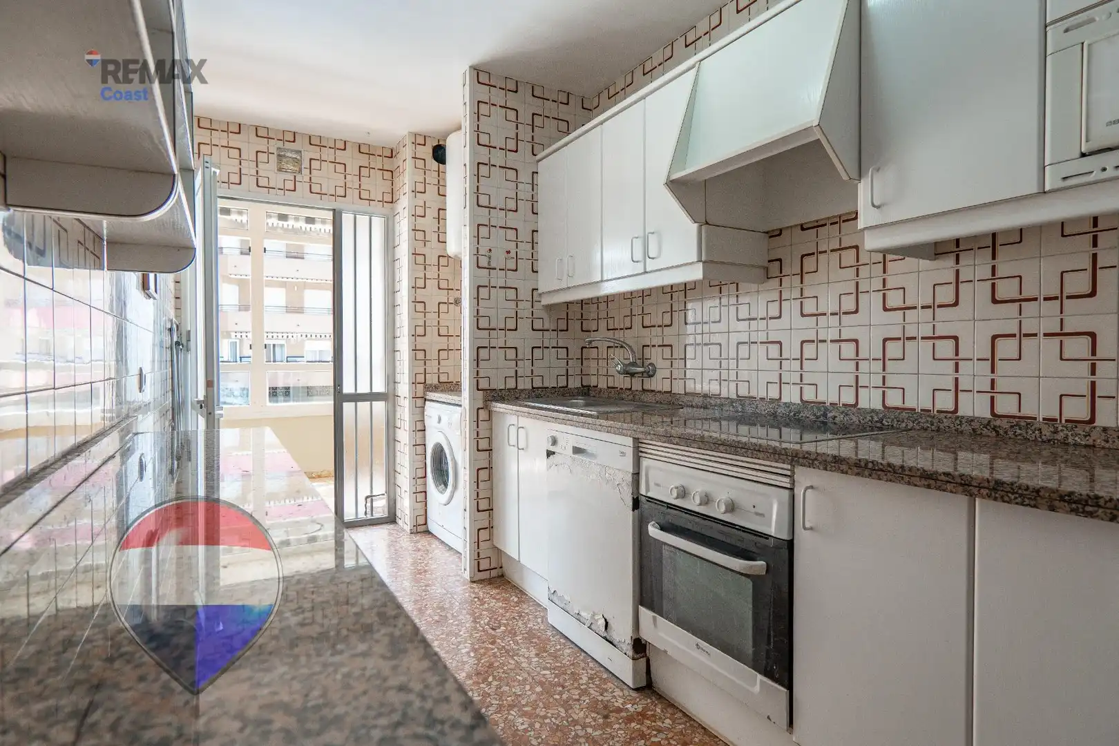 Küche von Wohnung zum Verkauf in Rincón de la Victoria mit Privatgarten, Terrasse und Gemeinschaftspool