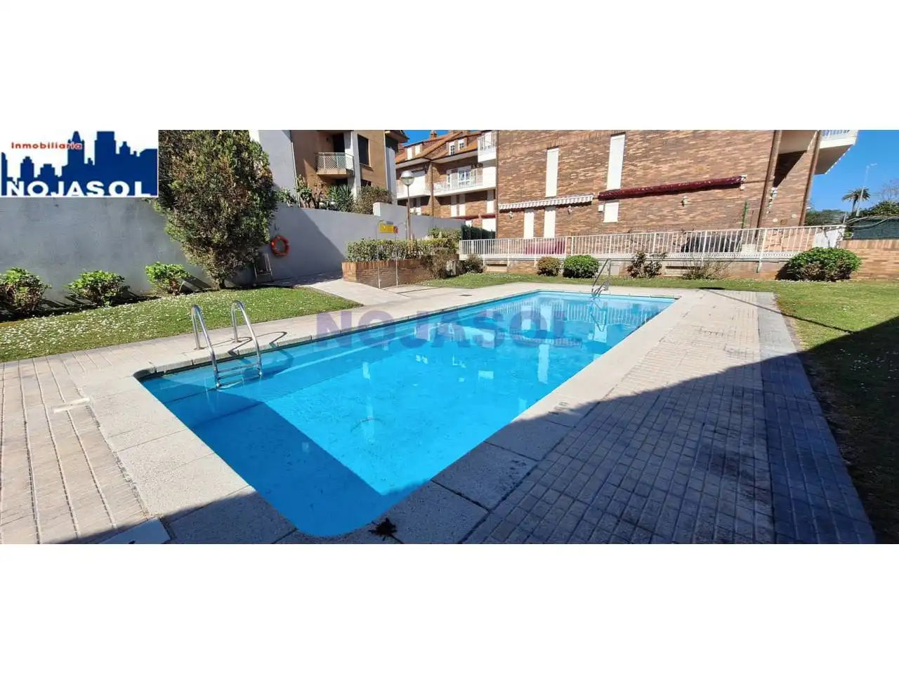 Piscina de Apartament de lloguer en Noja amb Calefacció, Terrassa i Moblat