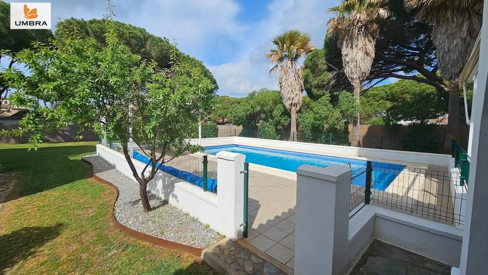 Piscina de Casa o xalet en venda en Chiclana de la Frontera amb Aire condicionat, Calefacció i Jardí privat