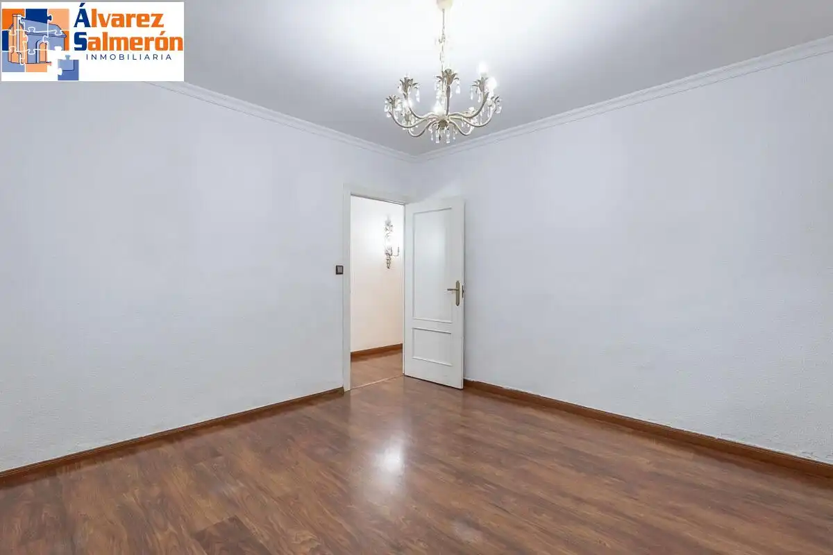 Habitación de Piso en venta en Granada con Calefacción y Trastero