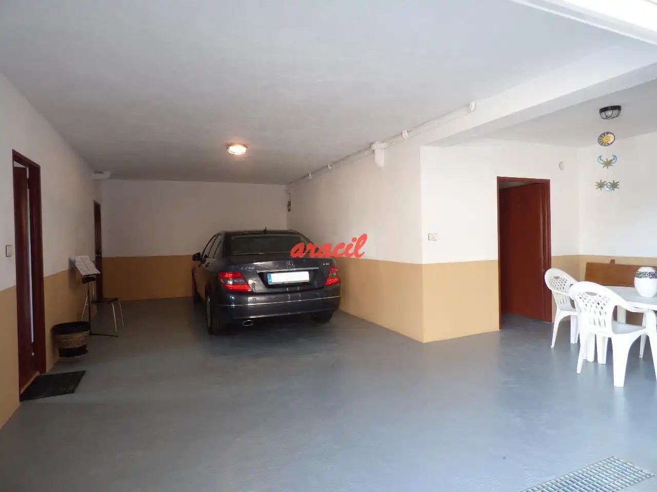 Aparcament de Casa o xalet en venda en Ourense Capital  amb Calefacció, Jardí privat i Terrassa