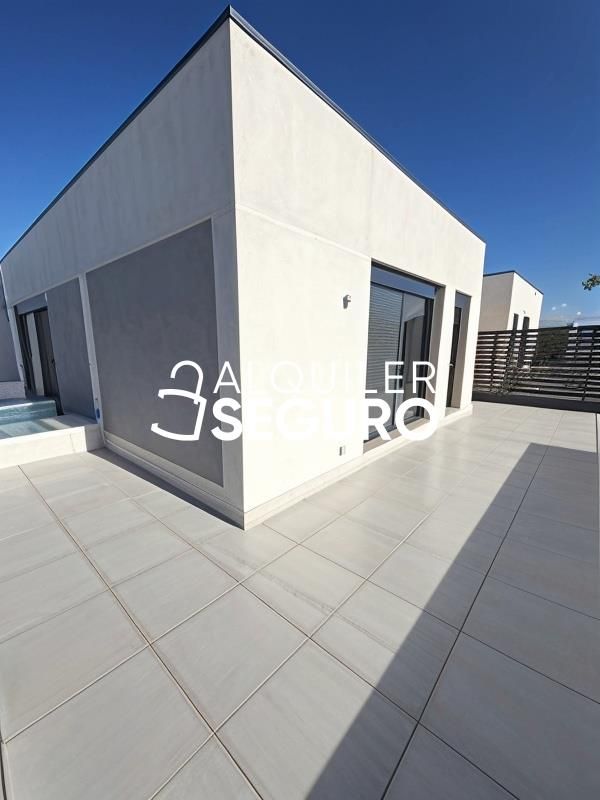 Vista exterior de Àtic de lloguer en Alcalá de Henares amb Aire condicionat, Calefacció i Terrassa