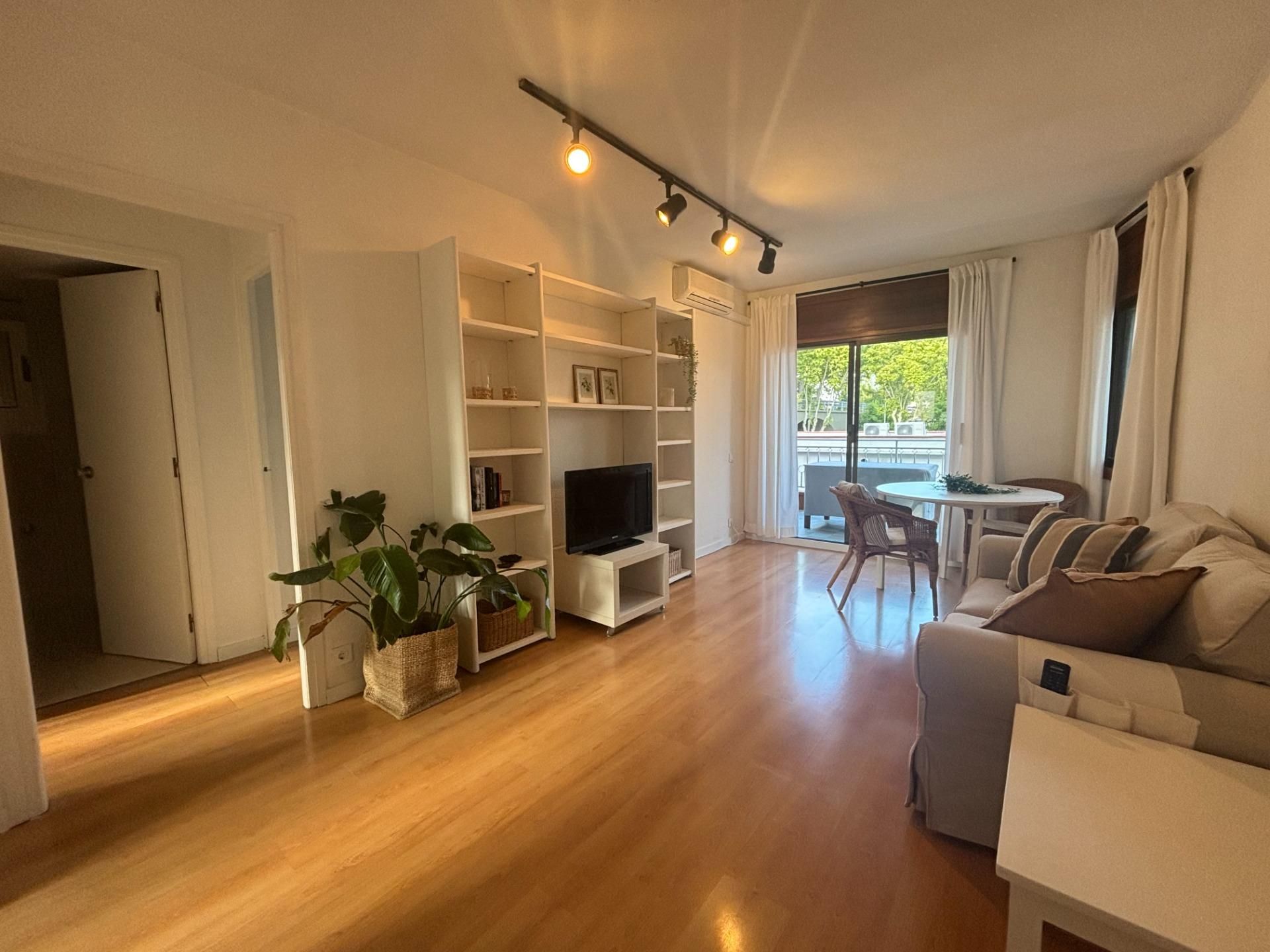 Sala d'estar de Pis de lloguer en Castelldefels amb Aire condicionat, Parquet i Terrassa