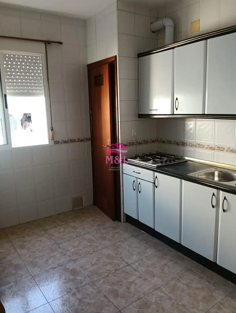 Küche von Wohnung zum Verkauf in Trujillanos mit Abstellraum und Balkon
