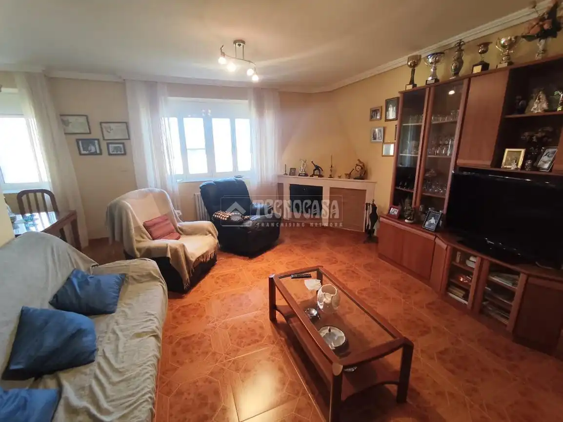 Sala de estar de Casa adosada en venta en Suances con Calefacción, Jardín privado y Trastero