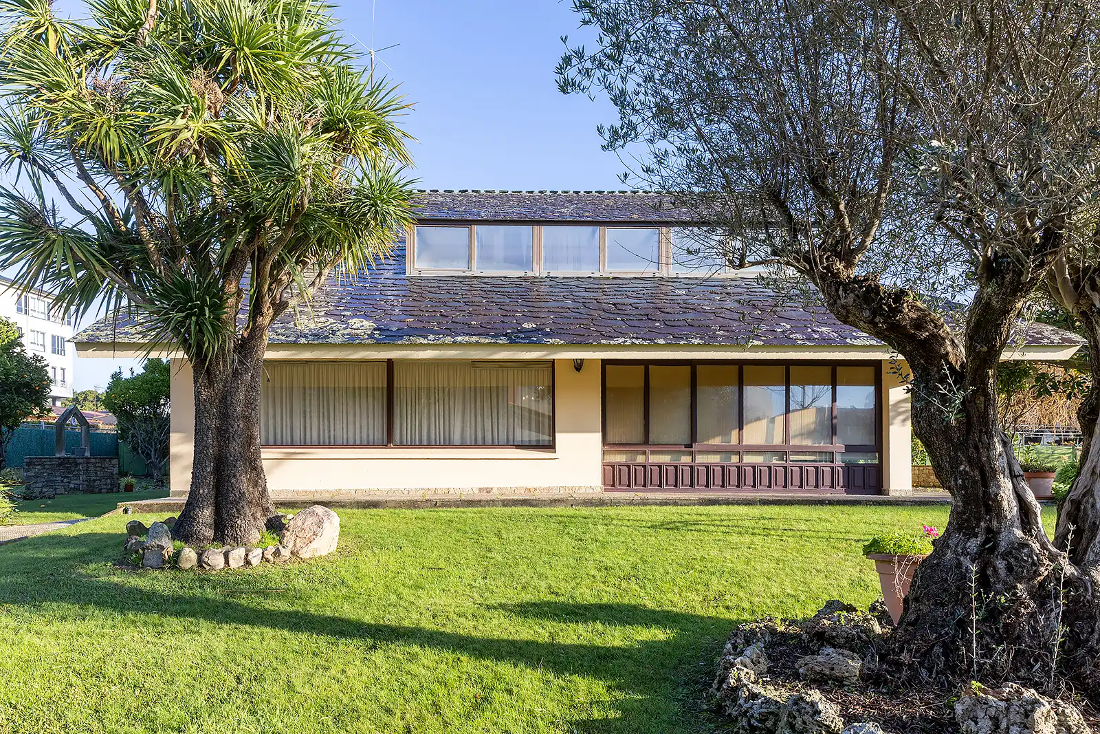 Vista exterior de Casa o chalet en venta en Oleiros con Calefacción, Jardín privado y Parquet