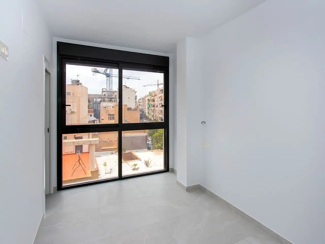 Flat with pool for sale in Calle Ramón Gallud 164, imagen 8