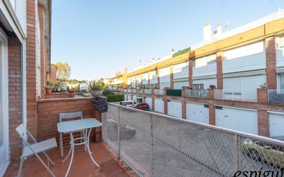 Vista exterior de Casa adosada en venda en Banyoles amb Calefacció, Terrassa i Traster