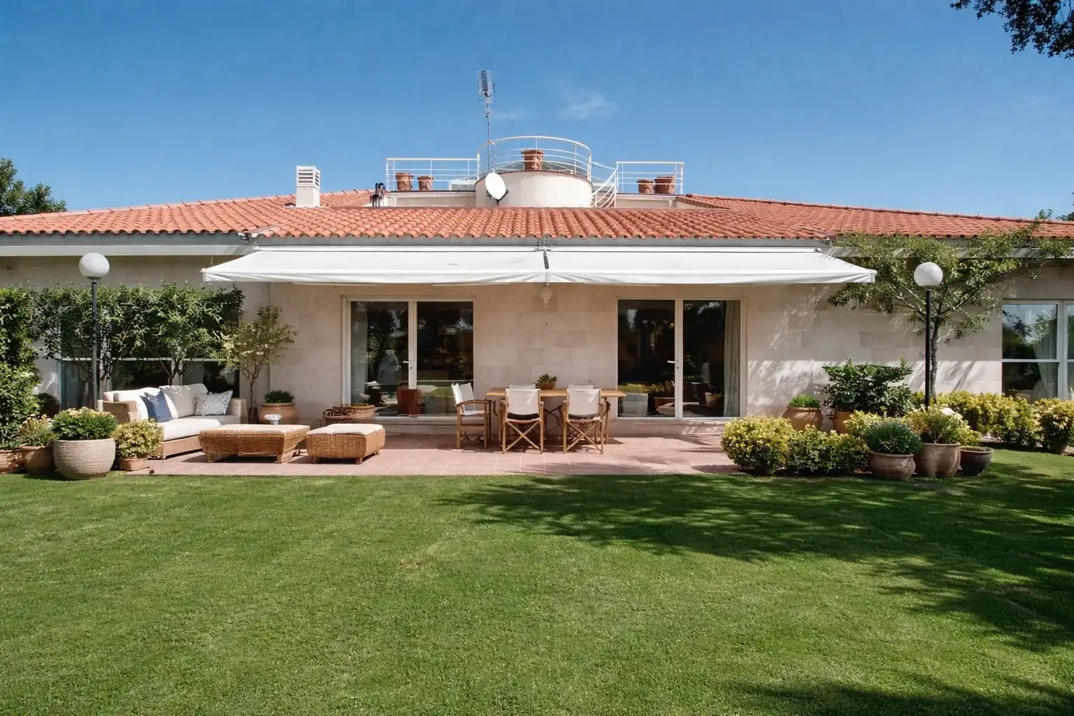 Terrassa de Casa o xalet en venda en Ciudalcampo amb Jardí privat, Piscina i Jacuzzi