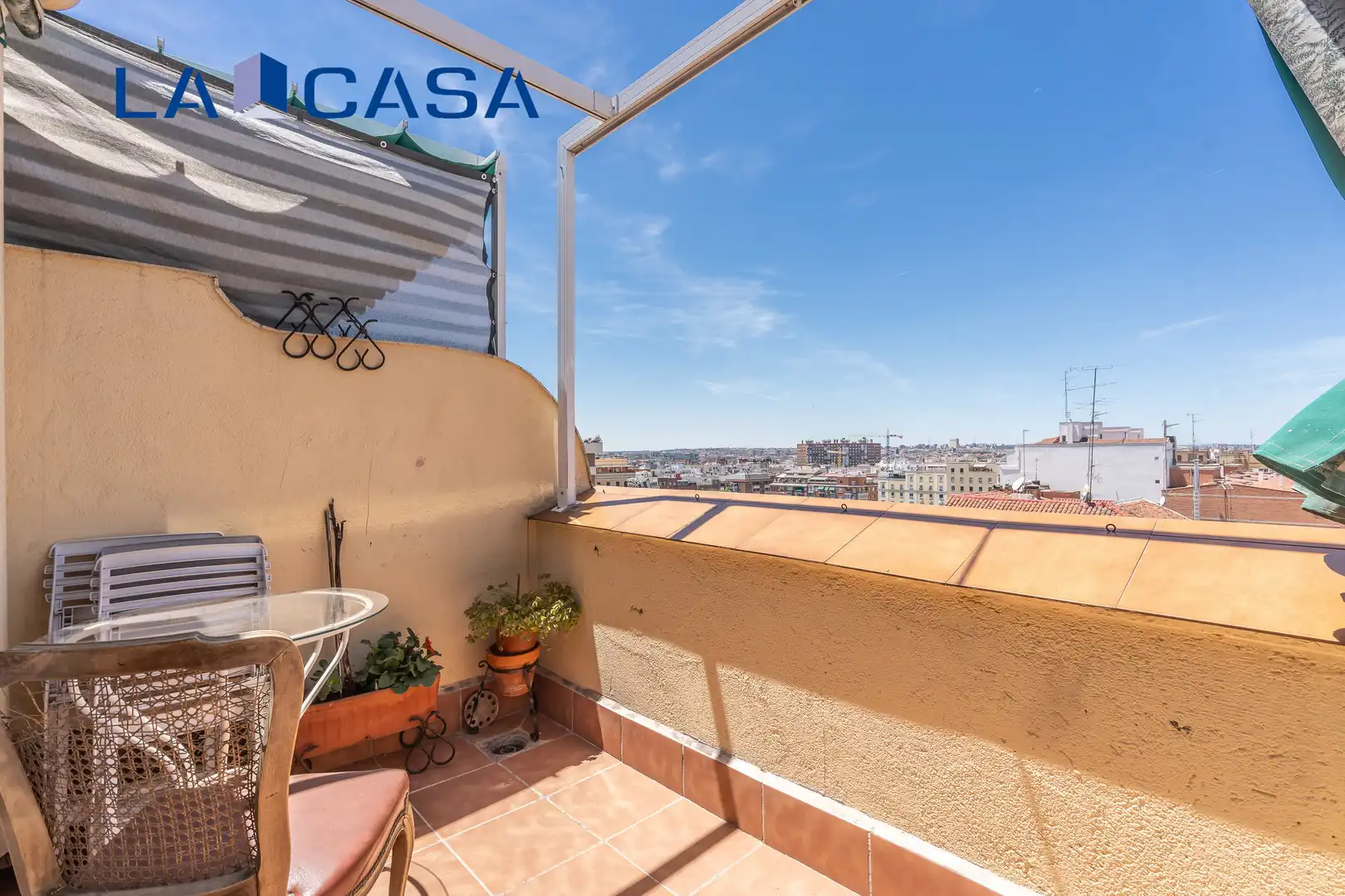 Vista exterior de Piso en venta en Madrid con Calefacción y Terraza
