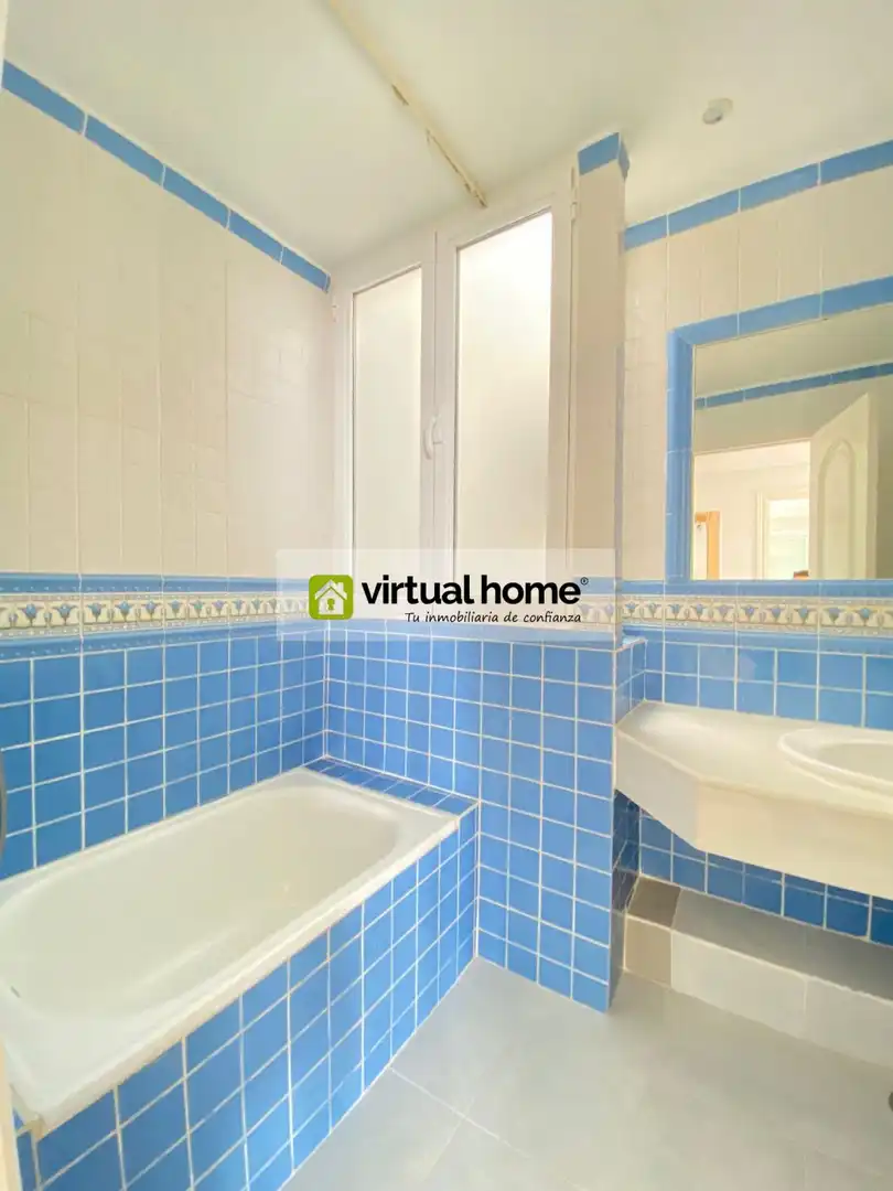 Bathroom of Flat for sale in Benidorm  with Air Conditioner, Heating and Private garden