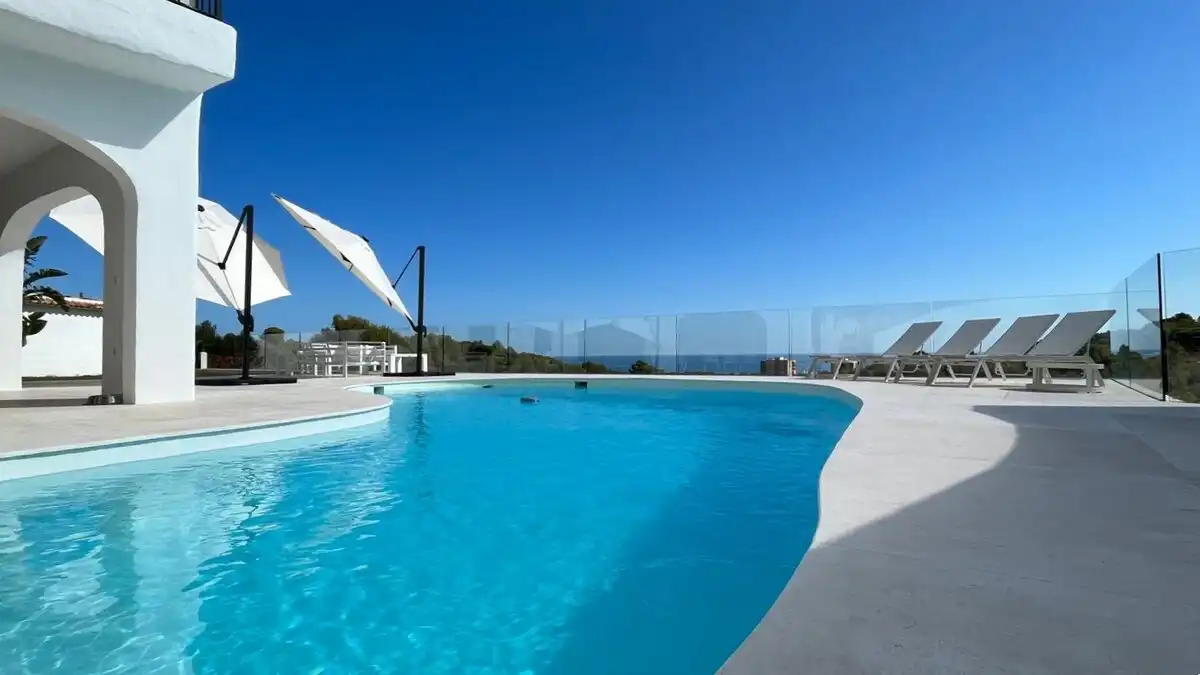Schwimmbecken von Haus oder Chalet zum Verkauf in Dénia mit Klimaanlage, Heizung und Terrasse