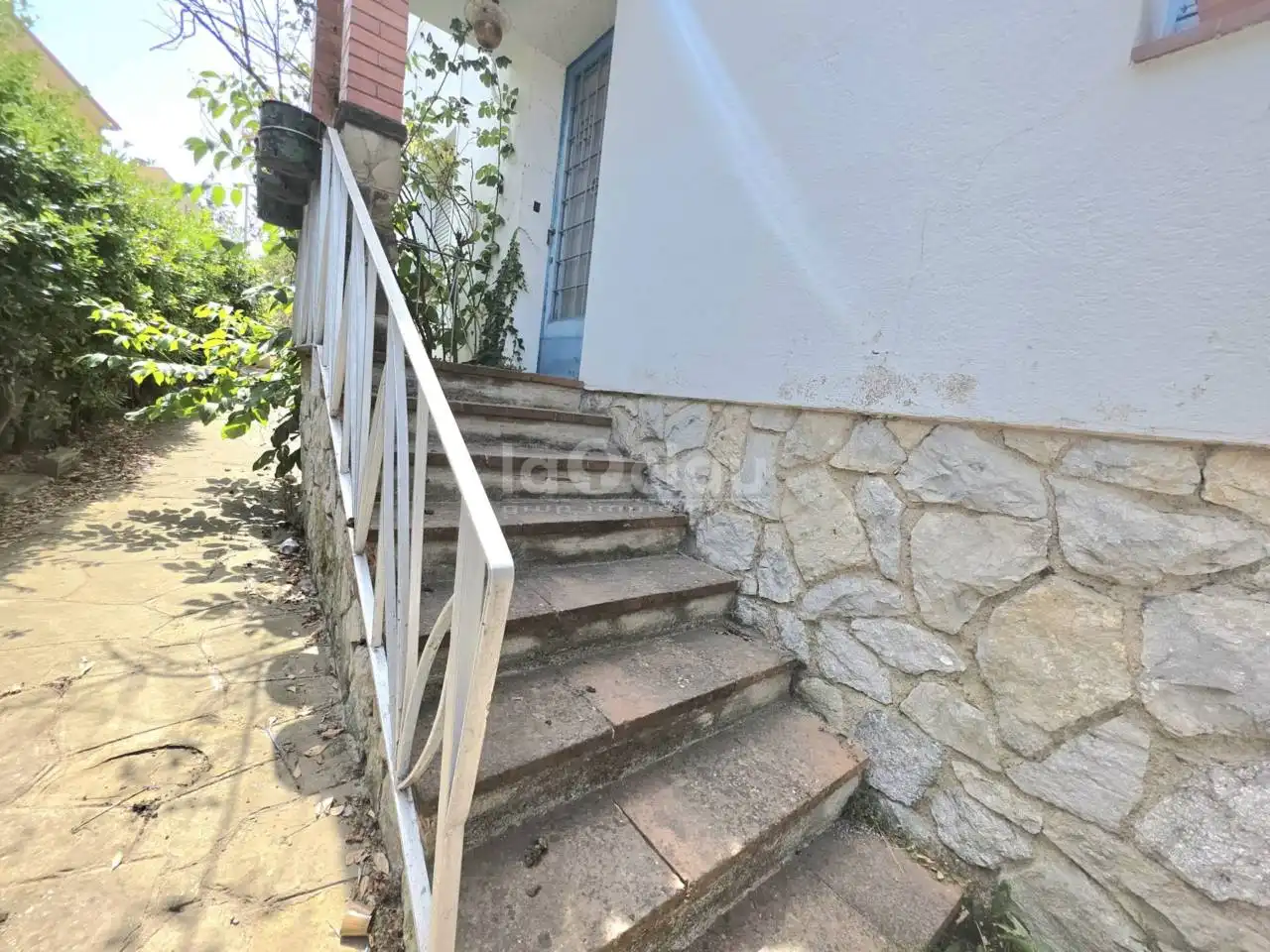 Vista exterior de Casa adosada en venda en Tona amb Jardí privat, Terrassa i Moblat