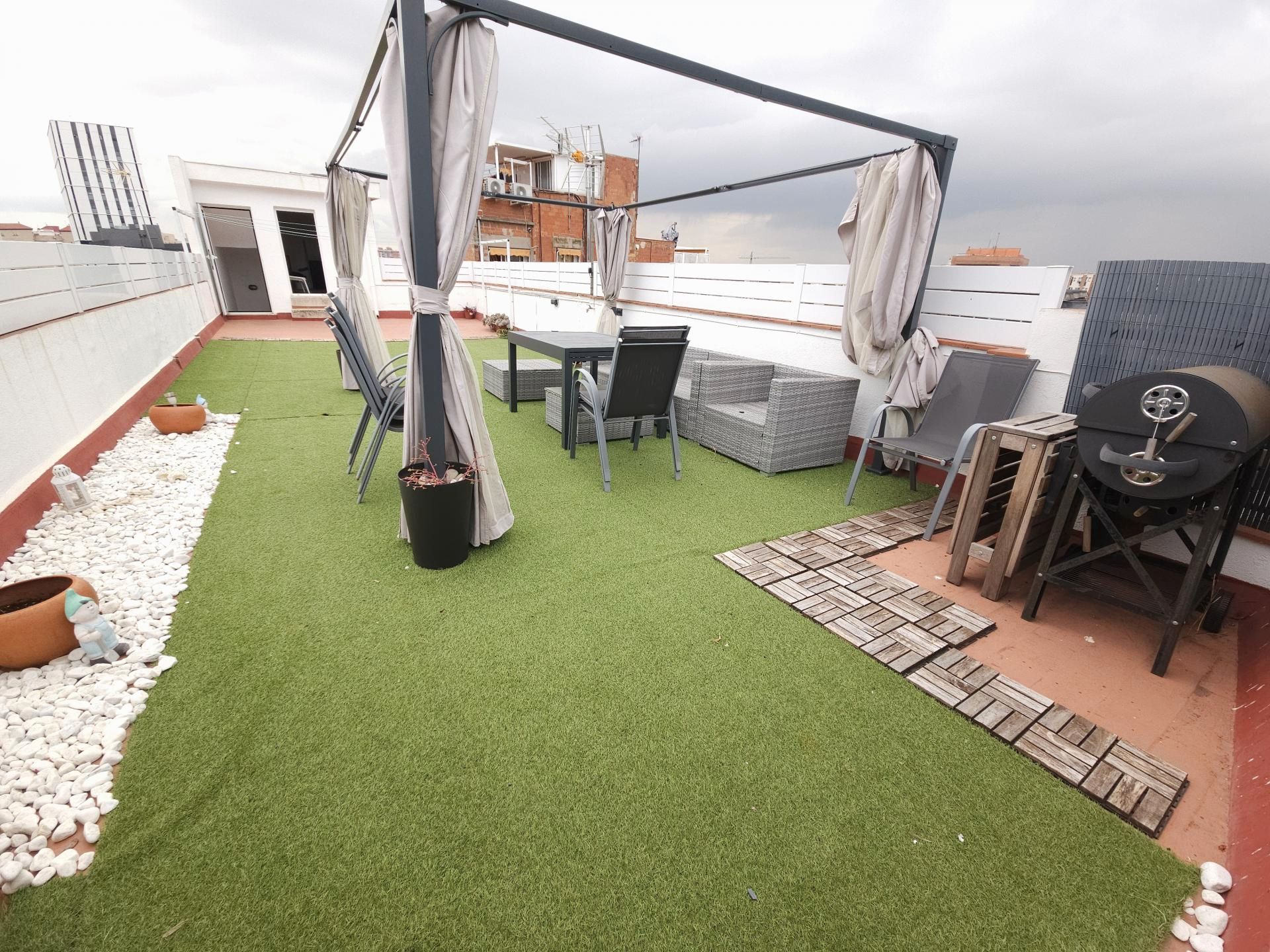 Terraza de Casa adosada en venta en Sant Joan Despí con Calefacción, Parquet y Terraza