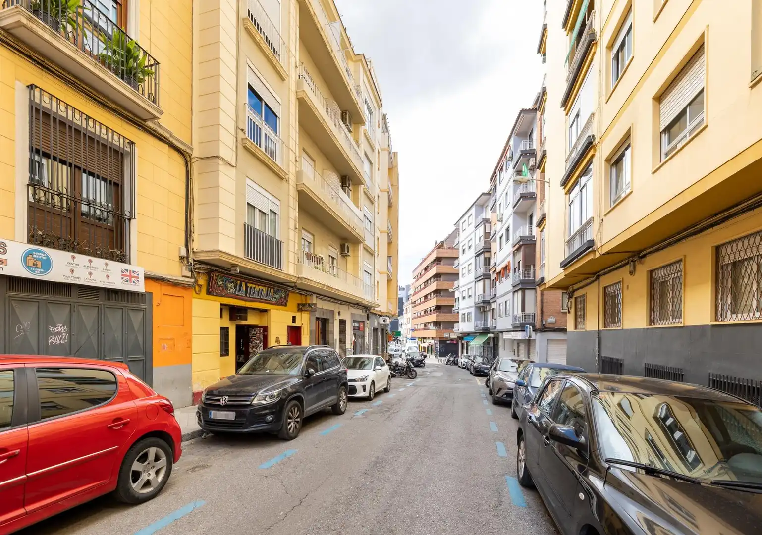 Vista exterior de Local en venda en  Granada Capital