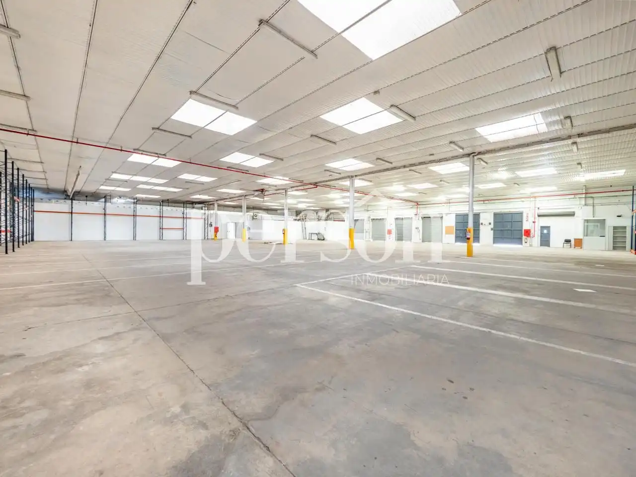 Industrial building to rent in Fuente del Jarro